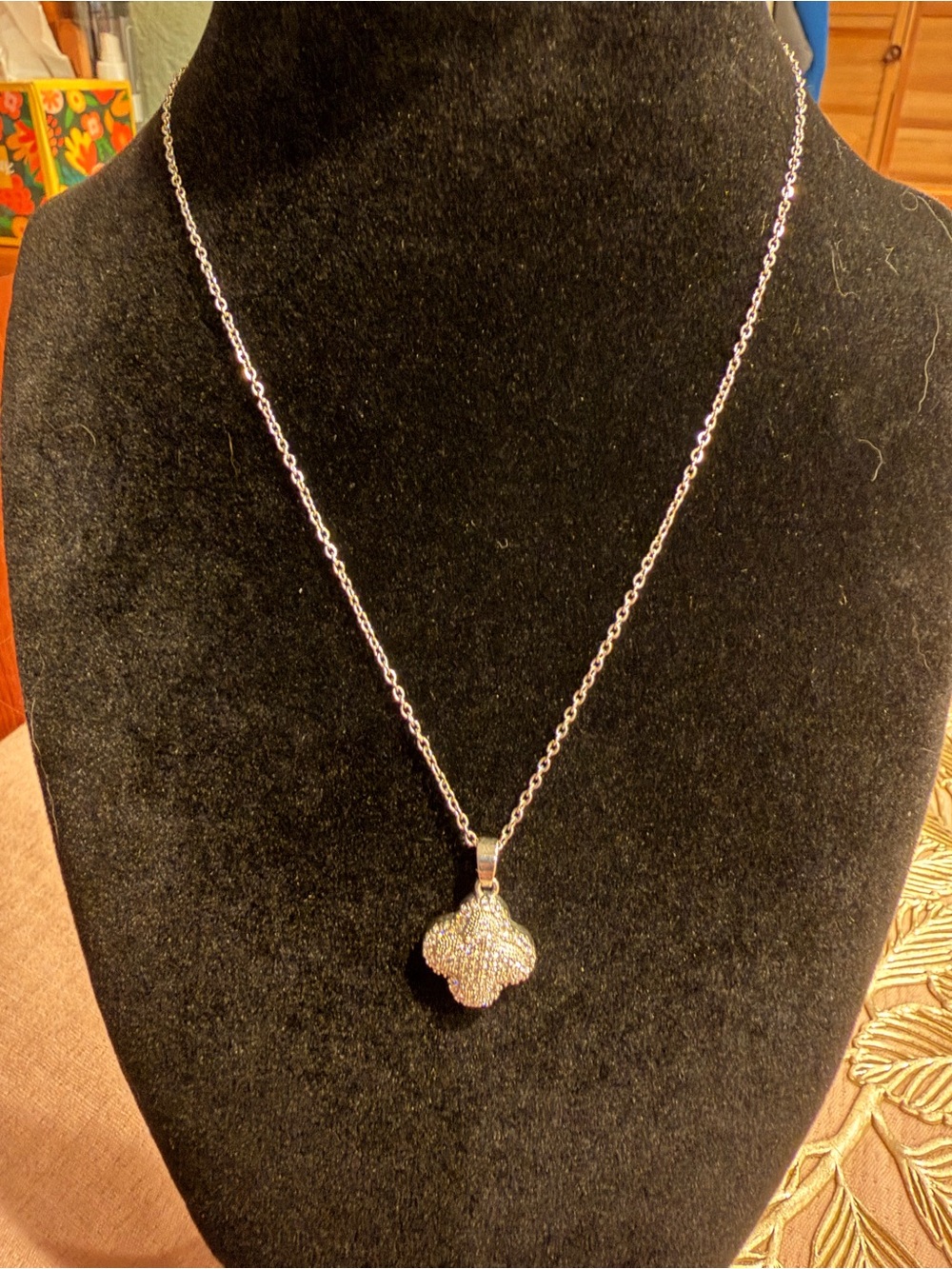 Silver Sparkling Clover Pendant Necklace - Women Jewelry